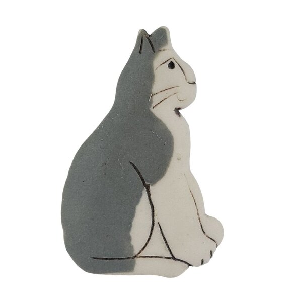 Vintage Artist Signed Jude Holdsworth Grey White Cat Porcelain Pin Brooch RARE - Picture 1 of 12